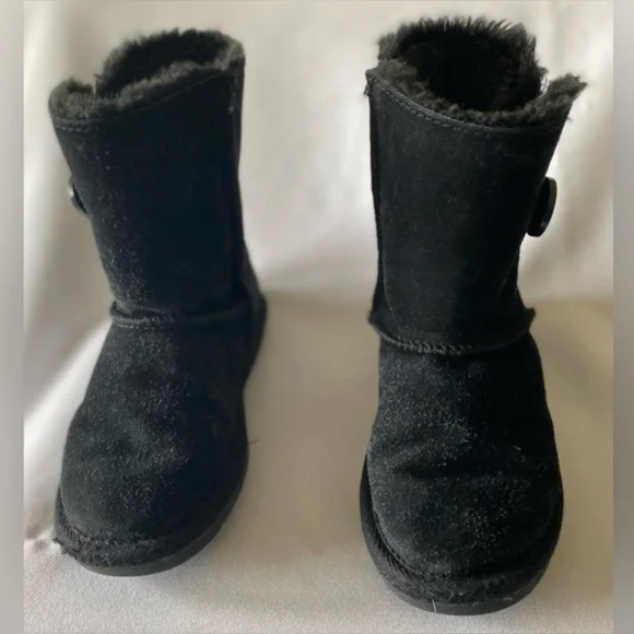 G.H. Bass & Co. Black Boots with Button Detail & Faux Fur Lining Size Girl’s 11M - Picture 3 of 8